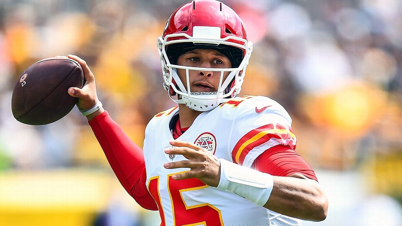 Patrick Mahomes sets 3-game NFL touchdown record with 10th score | One